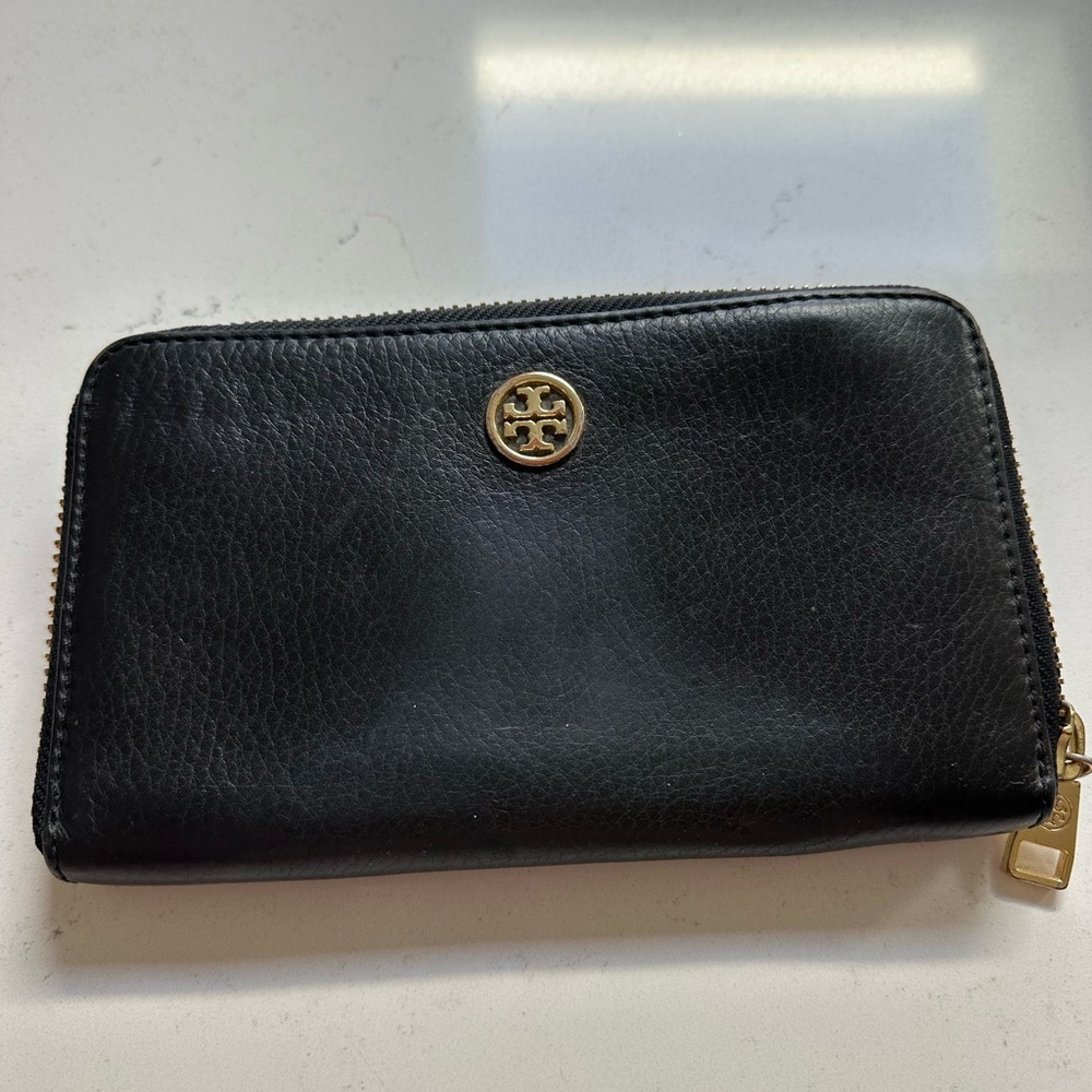 Tory Burch Black Leather Zip Wallet
